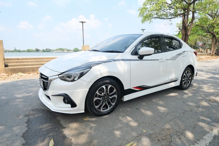 Mazda Mazda 2 2016 1.5 XD High Plus Sedan ดีเซล ไม่ติดแก๊ส เกียร์อัตโนมัติ ขาว รูปที่ 3