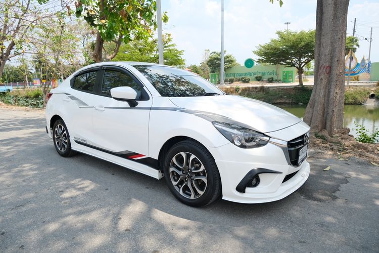 Mazda Mazda 2 2016 1.5 XD High Plus Sedan ดีเซล ไม่ติดแก๊ส เกียร์อัตโนมัติ ขาว