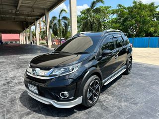 Honda BRV รุ่น SV ไมล์ 8x,xxx โล รถครอบครัว 7 ที่นั่ง เบาะ 3 แถว ชุดแต่งรอบคัน mag+ยางใหม่ รถสวยจัด
