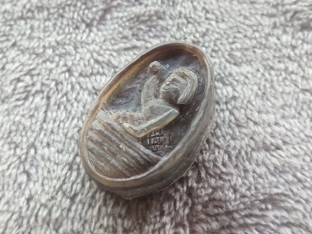 นางกวักเขาแกะหลังแผ่นเงิน รูปที่ 3