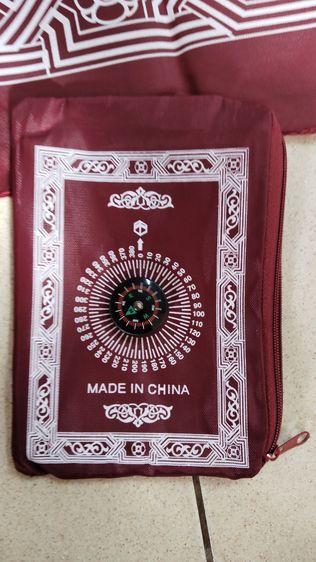 ผ้าปูละหมาดชนิดพกพาพร้อมเข็มทิศ เหมาะสำหรับเวลาเดินทาง  รูปที่ 2