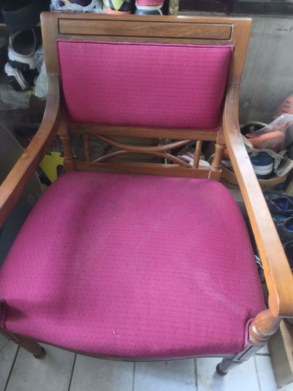 เก้าอี้ไม้เก่า