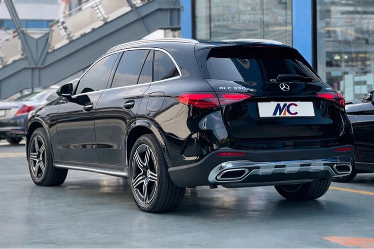Mercedes-Benz GLC-Class 2023 GLC350e Utility-car ปลั๊กอินไฮบริด (PHEV) ไม่ติดแก๊ส เกียร์อัตโนมัติ ดำ รูปที่ 3