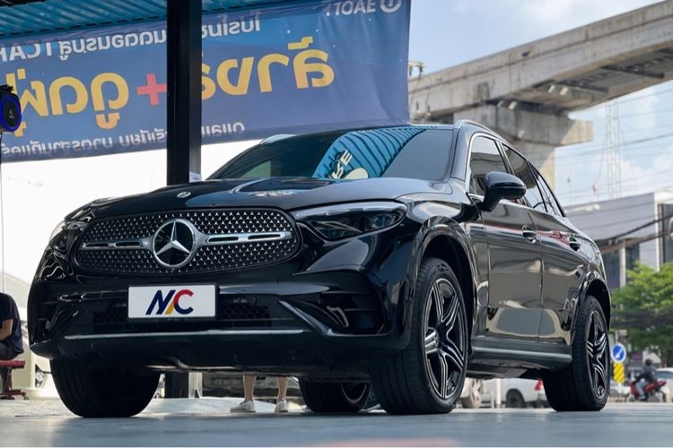 Mercedes-Benz GLC-Class 2023 GLC350e Utility-car ปลั๊กอินไฮบริด (PHEV) ไม่ติดแก๊ส เกียร์อัตโนมัติ ดำ รูปที่ 4