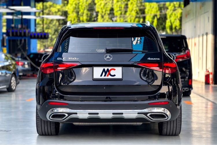 Mercedes-Benz GLC-Class 2023 GLC350e Utility-car ปลั๊กอินไฮบริด (PHEV) ไม่ติดแก๊ส เกียร์อัตโนมัติ ดำ รูปที่ 2