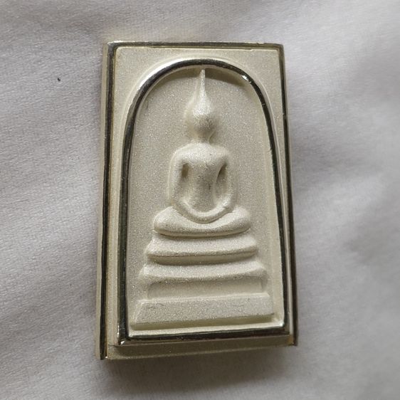 สมเด็จพระพุฒาจารย์ (โต พรหมรังสี) พิมพ์นิยม เนื้อเงินขัดเงา พ่นทราย อนุสรณ์ ๑๒๘ ปี วัดเกศไชโย พ.ศ.2543 กล่องเดิม รูปที่ 6