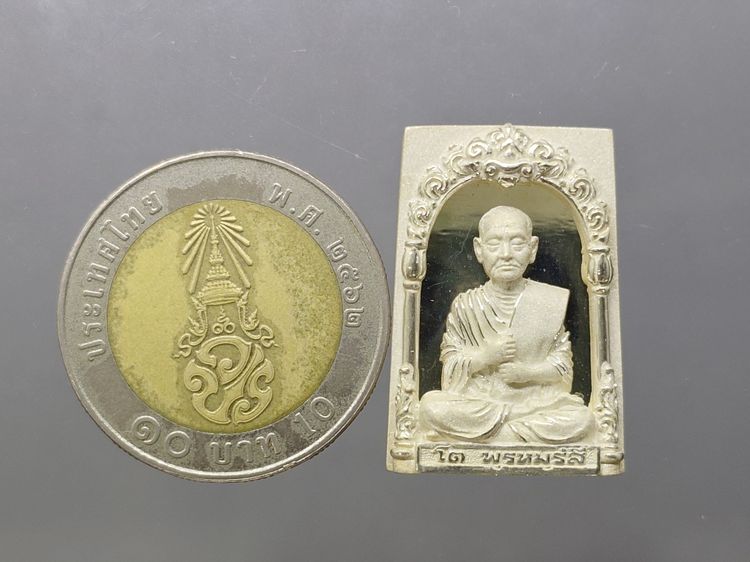 สมเด็จพระพุฒาจารย์ (โต พรหมรังสี) พิมพ์นิยม เนื้อเงินขัดเงา พ่นทราย อนุสรณ์ ๑๒๘ ปี วัดเกศไชโย พ.ศ.2543 กล่องเดิม รูปที่ 8
