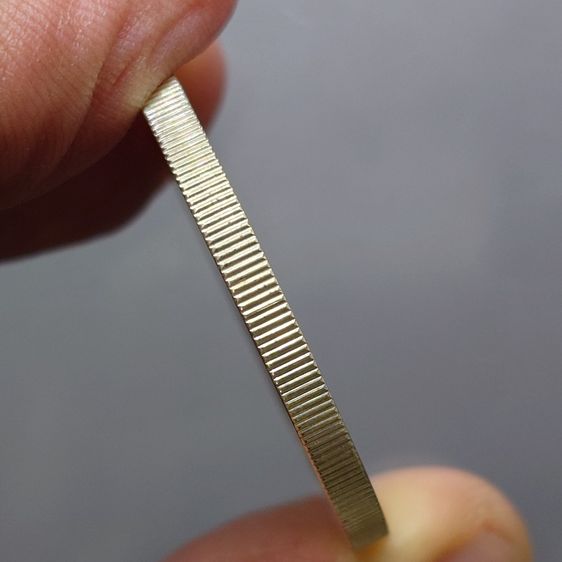 เหรียญ 800 บาท เนื้อเงิน ที่ระลึกเฉลิมพระชนมพรรษา 75 พรรษา สมเด็จพระนางเจ้าสิริกิติ์ พระบรมราชินีนาถ ปี 2550 รูปที่ 5