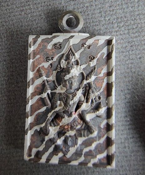 เหรียญหล่อพรหม เนื้อนวะโลหะพลายเงิน แถมเนื้อทองแดงผิวรุ้งอีก1เหรียญ2องค์700บาท  ไอดีไลน์ baekadin1988