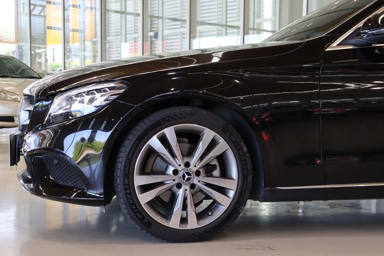 Mercedes-Benz C-Class 2018 C220 Sedan เบนซิน ไม่ติดแก๊ส เกียร์อัตโนมัติ ดำ รูปที่ 3