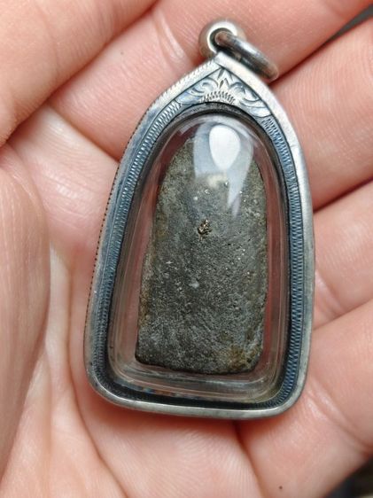 หลวงปู่ทวดพิมพ์พระรอดพร้อมเลี่ยมกรอบเงินแท้ รูปที่ 2