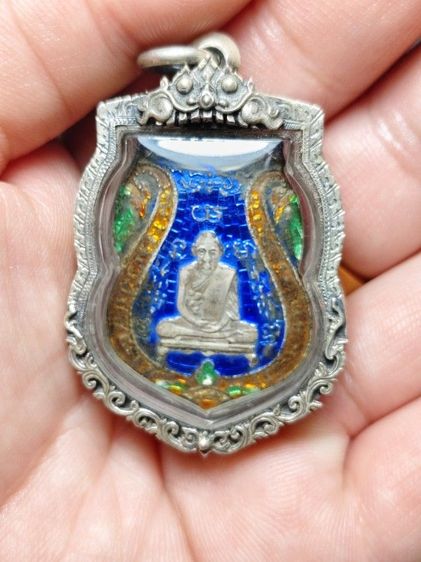 หลวงพ่อกลั่นวัดพระญาติเนื้อเงินลงยาพร้อมเลี่ยมกรอบเงิน