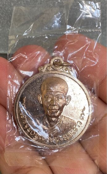 หลวงพ่อเกษม(รับพระ 2 องค์) สุสานไตรลักษณ์ จ. ลำปาง ปี 37 และ นวะพรายเงิน ปี 18 รูปที่ 6