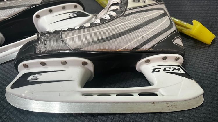 ร้องเท้า ice skate 