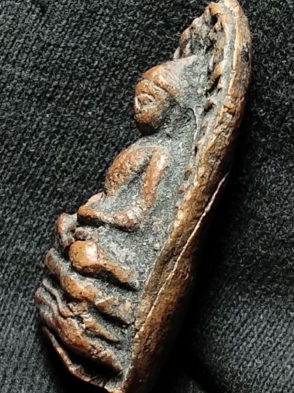 พระรอดลำพูนพิมพ์ใหญ่เนื้อแดงครับมีรานหลังนิดนึง รูปที่ 9