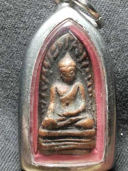 พระรอดลำพูนพิมพ์ใหญ่เนื้อแดงครับมีรานหลังนิดนึง รูปที่ 2