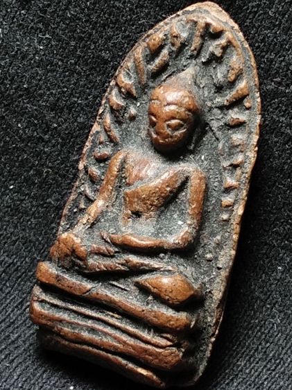 พระรอดลำพูนพิมพ์ใหญ่เนื้อแดงครับมีรานหลังนิดนึง รูปที่ 18