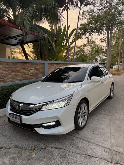 รถ Honda Accord 2.4 EL สี ขาว
