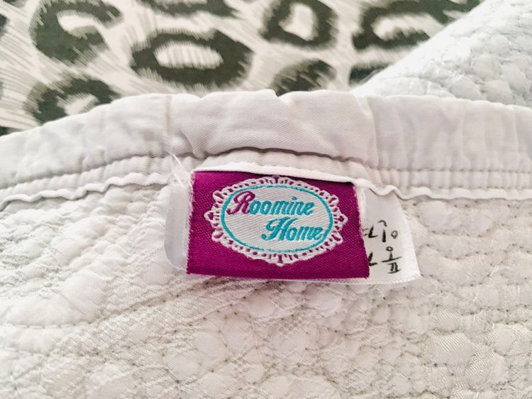 ผ้าห่ม (ใช้ปูรองนอนได้) (ผืนใหญ่มาก) ขนาด 6.5-7ฟุต ผ้าชีฟองสีเทาปักลายวินเทจทั้งผืน ยี่ห้อ Roomine Home (สภาพใหม่) รูปที่ 6