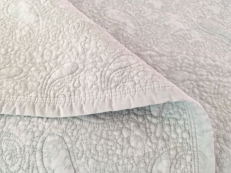 ผ้าห่ม (ใช้ปูรองนอนได้) (ผืนใหญ่มาก) ขนาด 6.5-7ฟุต ผ้าชีฟองสีเทาปักลายวินเทจทั้งผืน ยี่ห้อ Roomine Home (สภาพใหม่) รูปที่ 9