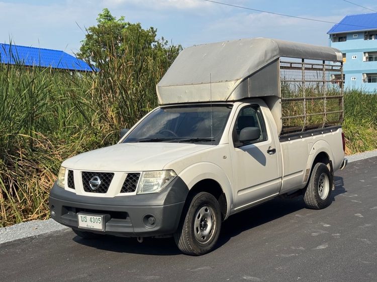 รถ Nissan Navara 2.5 E สี ขาว