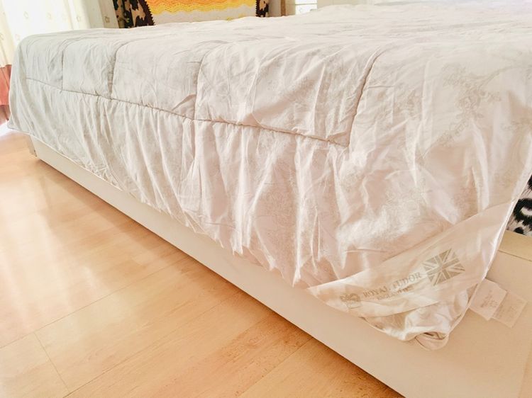 ผ้านวม หรือไส้ผ้านวม (ใช้ปูรองนอนได้) ขนาด 5.5-6ฟุต สีขาวตารางลายดอกวินเทจสีเทา ยี่ห้อ ROYAL TUDOR ENGLAND 1828 รูปที่ 5