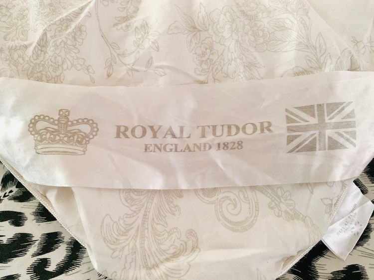 ผ้านวม หรือไส้ผ้านวม (ใช้ปูรองนอนได้) ขนาด 5.5-6ฟุต สีขาวตารางลายดอกวินเทจสีเทา ยี่ห้อ ROYAL TUDOR ENGLAND 1828 รูปที่ 10