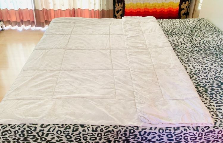 ผ้านวม หรือไส้ผ้านวม (ใช้ปูรองนอนได้) ขนาด 5.5-6ฟุต สีขาวตารางลายดอกวินเทจสีเทา ยี่ห้อ ROYAL TUDOR ENGLAND 1828 รูปที่ 13