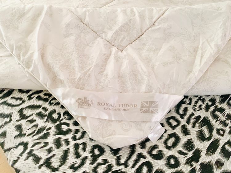ผ้านวม หรือไส้ผ้านวม (ใช้ปูรองนอนได้) ขนาด 5.5-6ฟุต สีขาวตารางลายดอกวินเทจสีเทา ยี่ห้อ ROYAL TUDOR ENGLAND 1828 รูปที่ 11