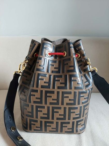 กระเป๋าสะพายทรงถัง Fendi รูปที่ 2
