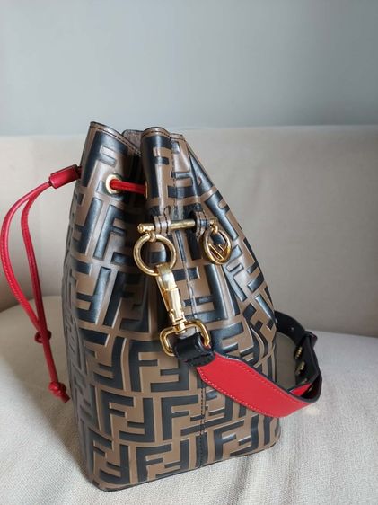 กระเป๋าสะพายทรงถัง Fendi รูปที่ 4