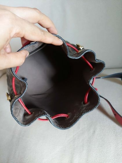 กระเป๋าสะพายทรงถัง Fendi รูปที่ 8