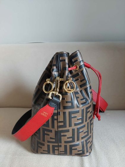 กระเป๋าสะพายทรงถัง Fendi รูปที่ 3