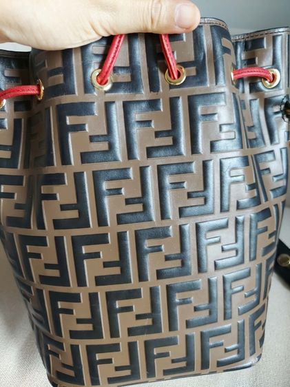 กระเป๋าสะพายทรงถัง Fendi รูปที่ 5