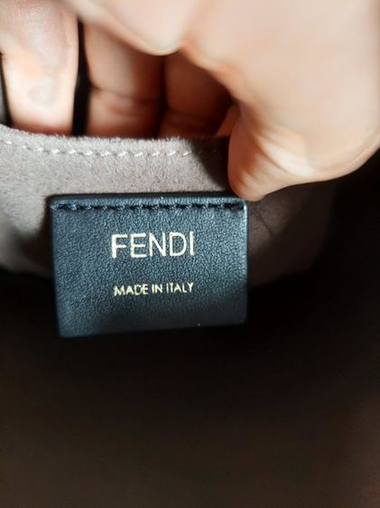 กระเป๋าสะพายทรงถัง Fendi รูปที่ 14