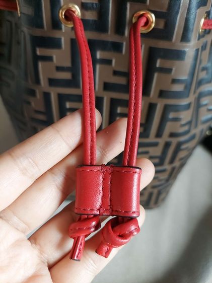 กระเป๋าสะพายทรงถัง Fendi รูปที่ 13