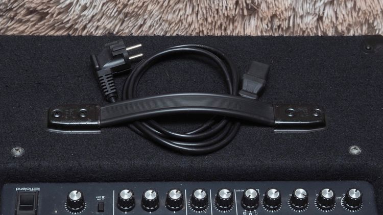 ขายตู้แอป์คีย์บอร์ด Roland KC400 รูปที่ 6
