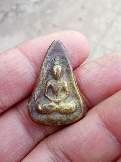 รูปหล่อพระกลีบบัว หลังพระปิดตาหลวงพ่อโบ้ย วัดมะนาว