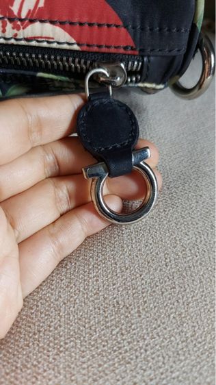 กระเป๋าถือ salvatore ferragamo ของแท้  รูปที่ 14