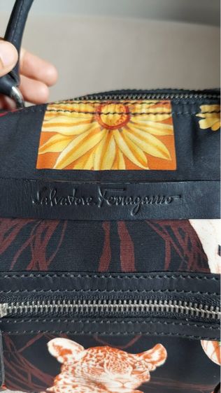 กระเป๋าถือ salvatore ferragamo ของแท้  รูปที่ 10