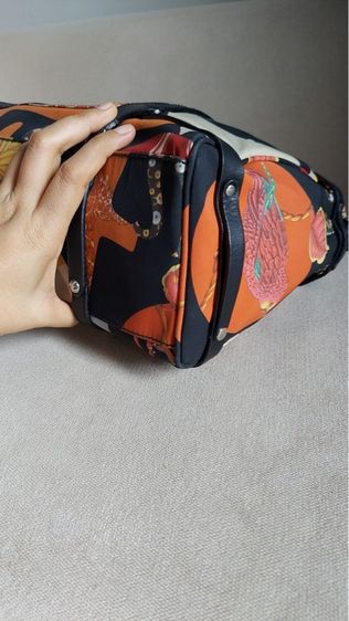 กระเป๋าถือ salvatore ferragamo ของแท้  รูปที่ 12