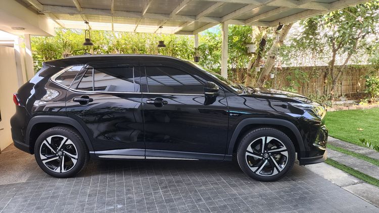 Toyota Yaris Cross 2024 1.5 HEV Premium Luxury Utility-car ไฮบริด ไม่ติดแก๊ส เกียร์อัตโนมัติ ดำ รูปที่ 2