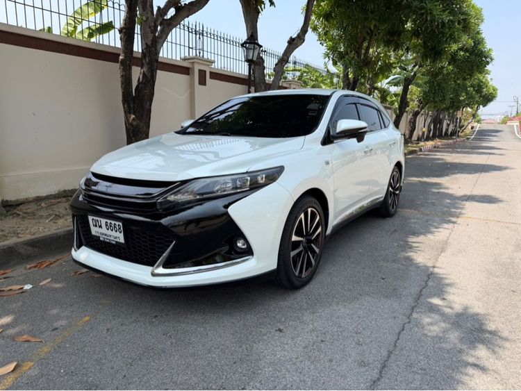 รถ Toyota Harrier 2.0 สี ขาว