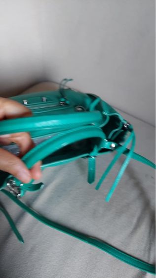 กระเป๋า Balenciaga สีเขียว รูปที่ 6