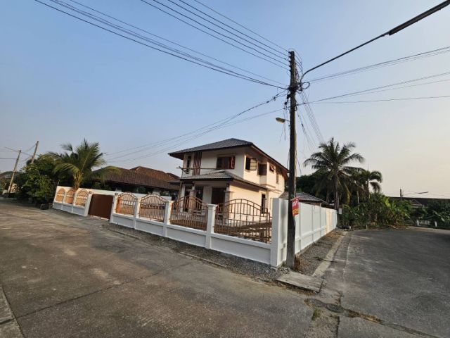 อื่นๆ ไม่มี สร้างเสร็จก่อน 2010 ใช่ บ้านไกล้ตลาดรวมโชคเมืองเชียงใหม่ รูปที่ 3