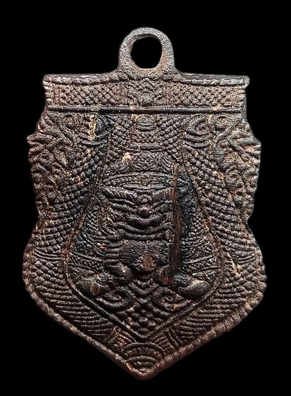 พระราหูกะลาแกะเก่าด้านหลังมีรอยยันต์เยอะมากค่ะ