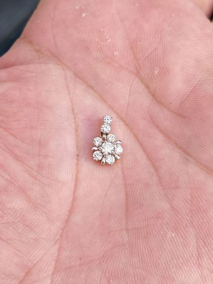 จี้ทองคำแท้​ 18k​ เพชรแท้​ สวยมาก​ ราคาน่ารักครับ