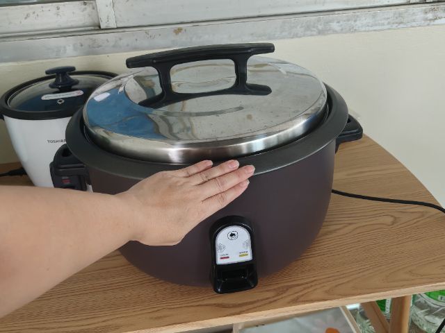 หม้อหุงข้าว camel.ขนาด 18 ลิตร สีน้ำตาลสวย ใช้ครั้งเดียว