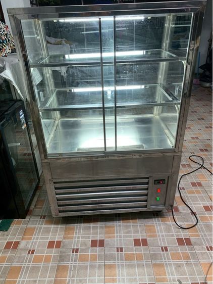 ตู้แช่เค้กขนาด สูง1.42m กว้าง0.9m ลึก0.7m