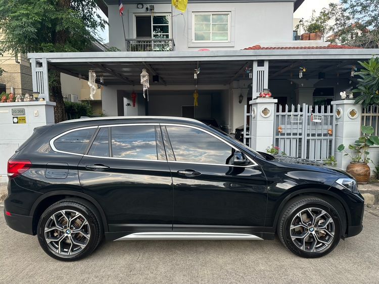 BMW X1 2023 2.0 sDrive20d xLine Sedan ดีเซล ไม่ติดแก๊ส เกียร์อัตโนมัติ ดำ รูปที่ 4